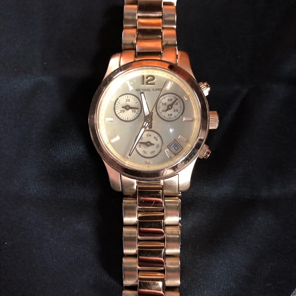 FLASH SALE 🎅🏼 Michael Kors Runway watch